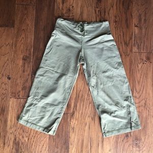 Lulu lemon cropped yoga pants- wide bottom